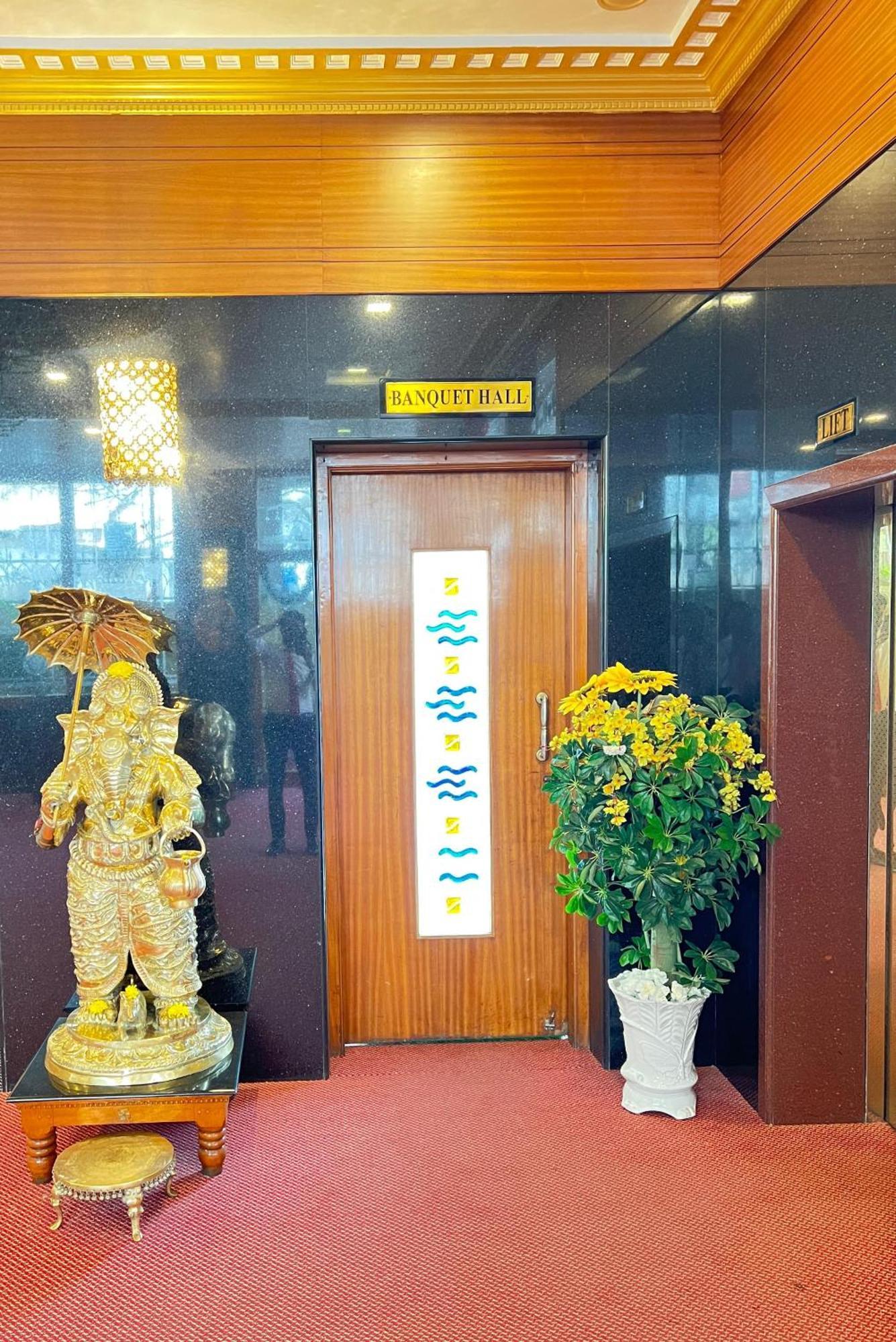 The Grand Krishna Rooms Bangalore Exterior photo